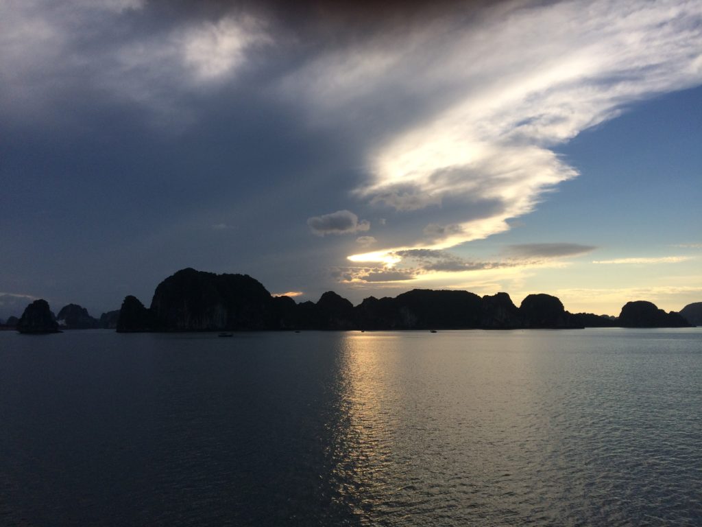 karst, karsts, karsts at dawn, ha long bay, karsts in ha long bay, ha long bay vietnam